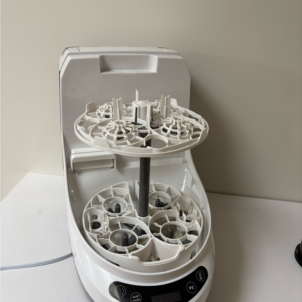 Black and White Humidifier - Picture 3 of 3
